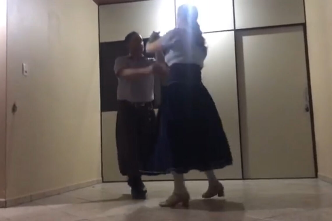 Aula “Técnicas de Dança Gaúcha” com Lucenir Schmitz Alves